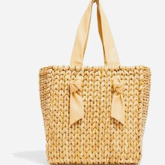 Pamela Munson Isla Bahia - Picture 1 of 6